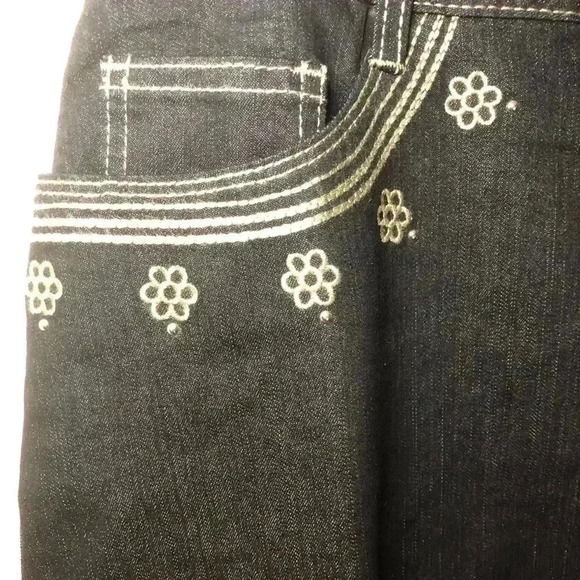 Women’s jean skirt with flower accents size 6P - Picture 6 of 13